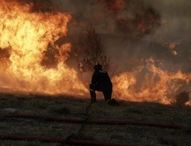 Πυρκαγιά στις περιοχές Ζεμενό και Θροφάρι στην Κόρινθο